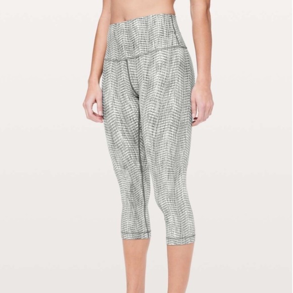 Lululemon Wunder Under Crop High-Rise - Picture 1 of 12